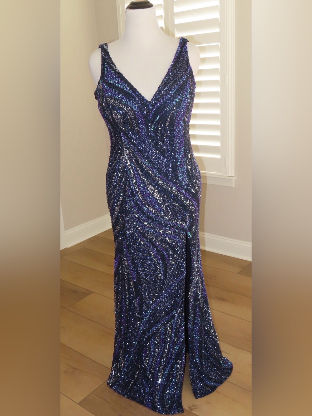 JOVANI
Style #42512
Navy